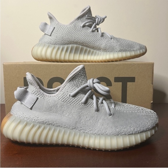 Sneakers | Yeezys, Jordans, Nikes, & Adidas sneakers for sale! - Picture 3 of 15